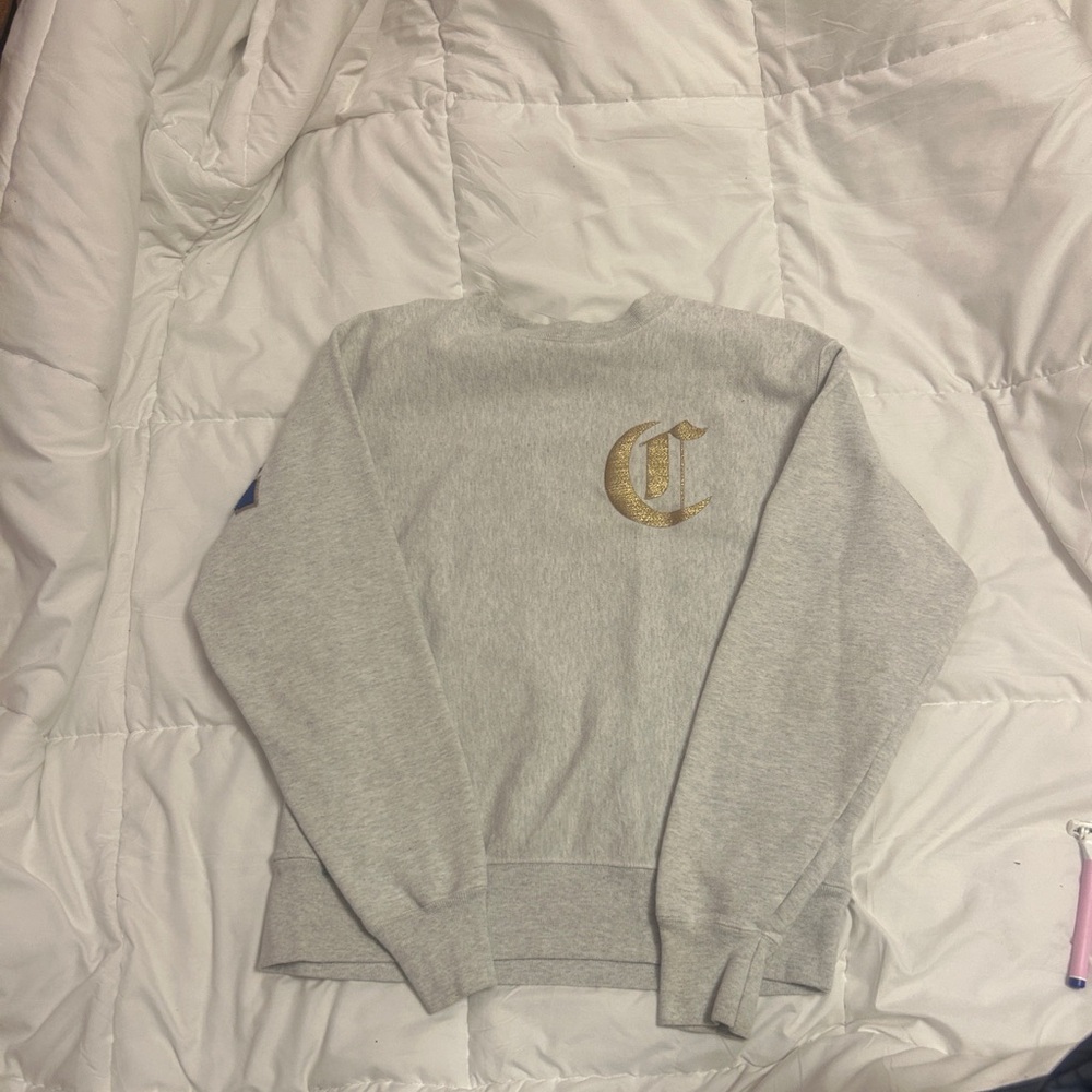 Vintage 
Champion Gray Sweater with Gold Logo
Reverse weave 
Medium
Size M